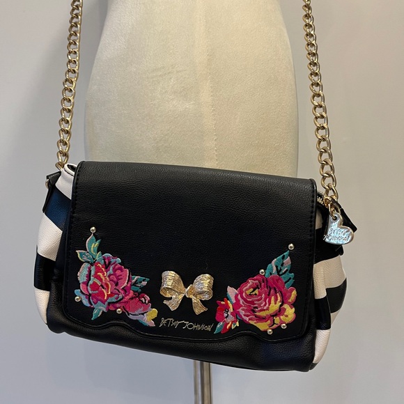 Betsey Johnson Crossbody Embroidered black white pink chain - Picture 1 of 13